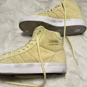 Adidas women high top. Size 7. Yellow